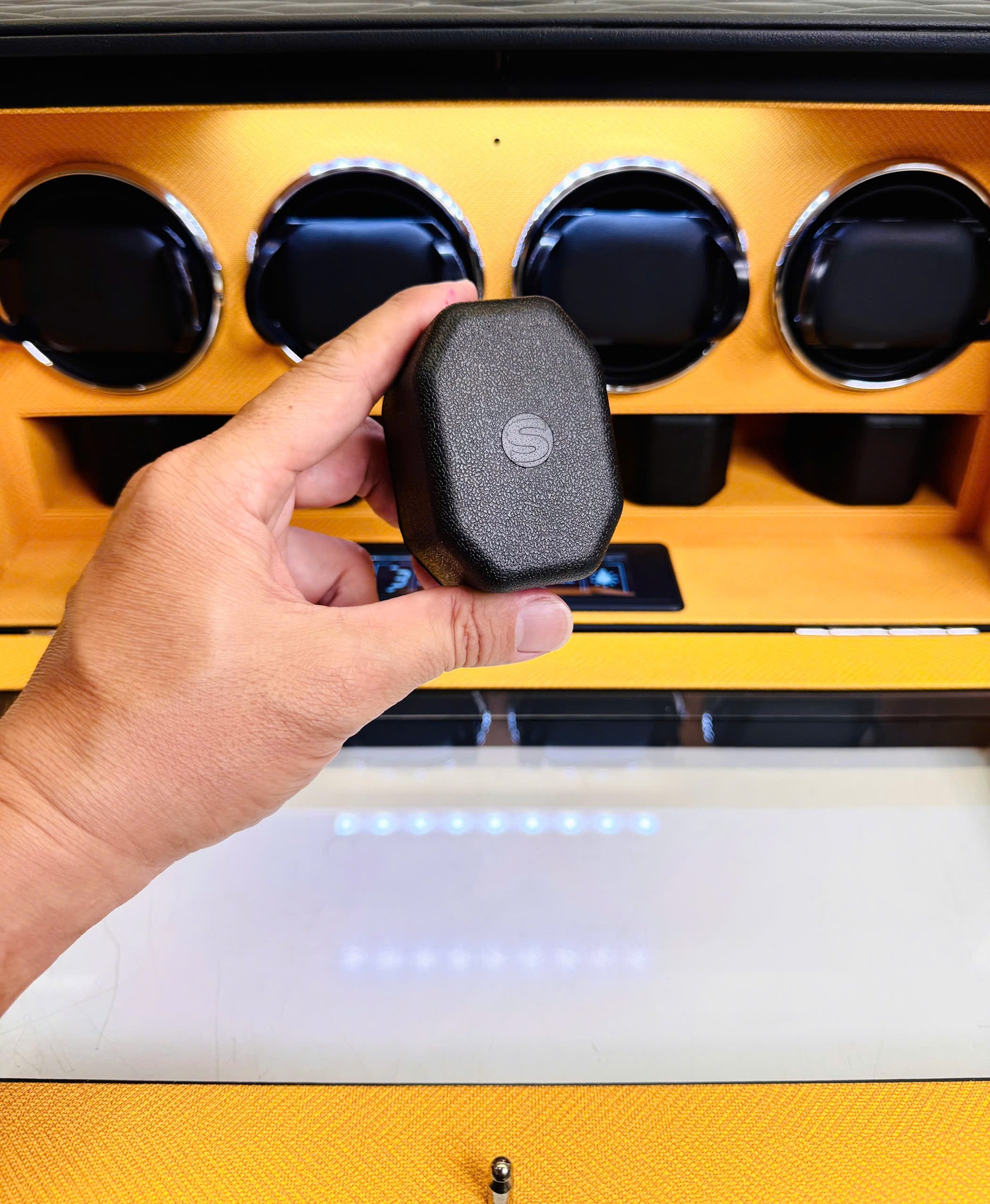 hộp đồng hồ xoay ACBOW cao cấp 4 ngăn xoay 5 ngăn tĩnh khóa vân tay màn hình ứng có remote