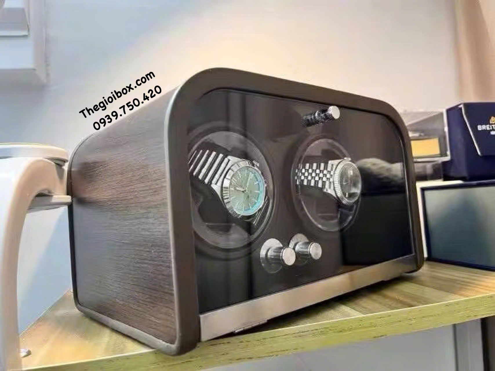 Hộp Xoay Lên Cót Đồng Hồ Cơ 2 Ngăn Vỏ Vân Gỗ Cao Cấp Sang Trong Có Đèn LED