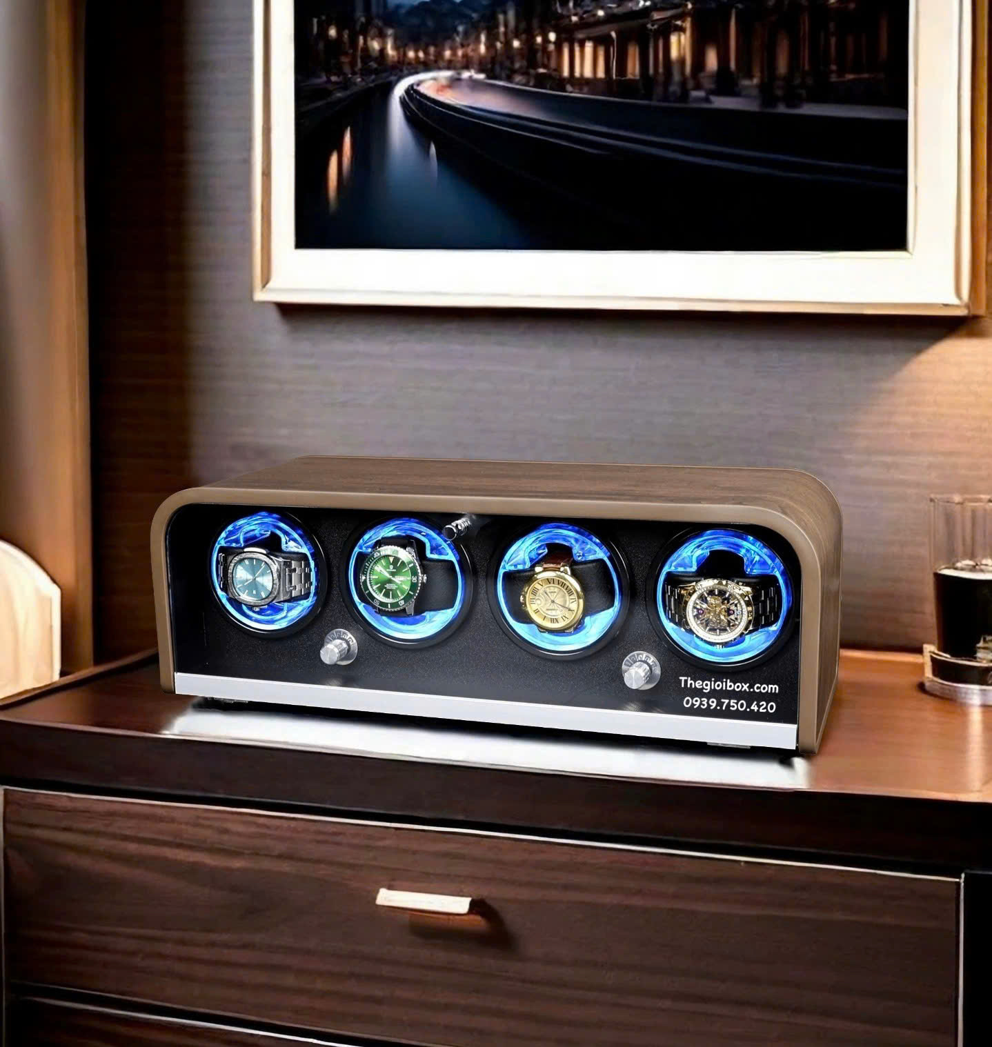 hộp xoay đựng đồng hồ có 4 ngăn nắp kính có đèn led kiểu dáng mái vòm bo cong