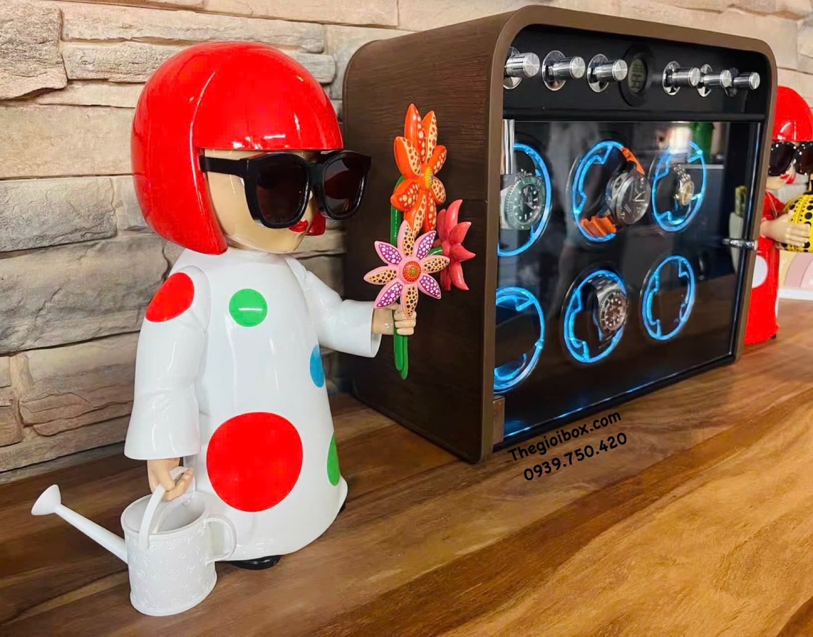 tủ hộp xoay đồng hồ cơ 6 ngăn vỏ màu vân gỗ có đèn led cao cấp