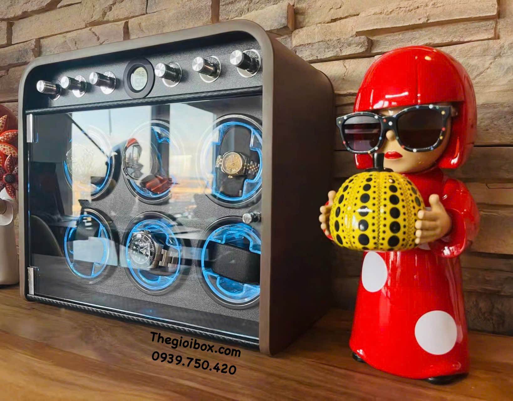 tủ hộp xoay đồng hồ cơ 6 ngăn vỏ màu vân gỗ có đèn led cao cấp